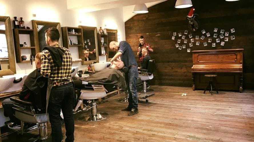 Eddie's Barber : klasicke pánské holičství. The best barbershop  - Gallery Image 1