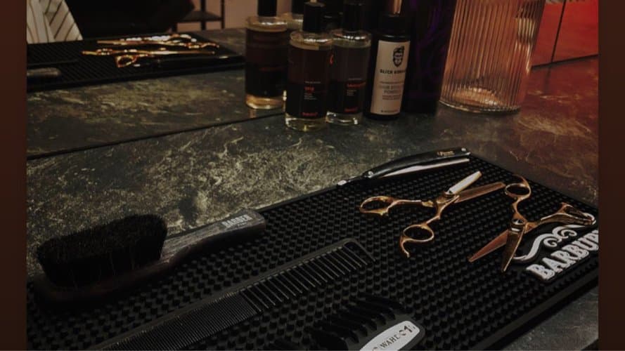 GOLDEN TOUCH BARBERSHOP - Gallery Image 1