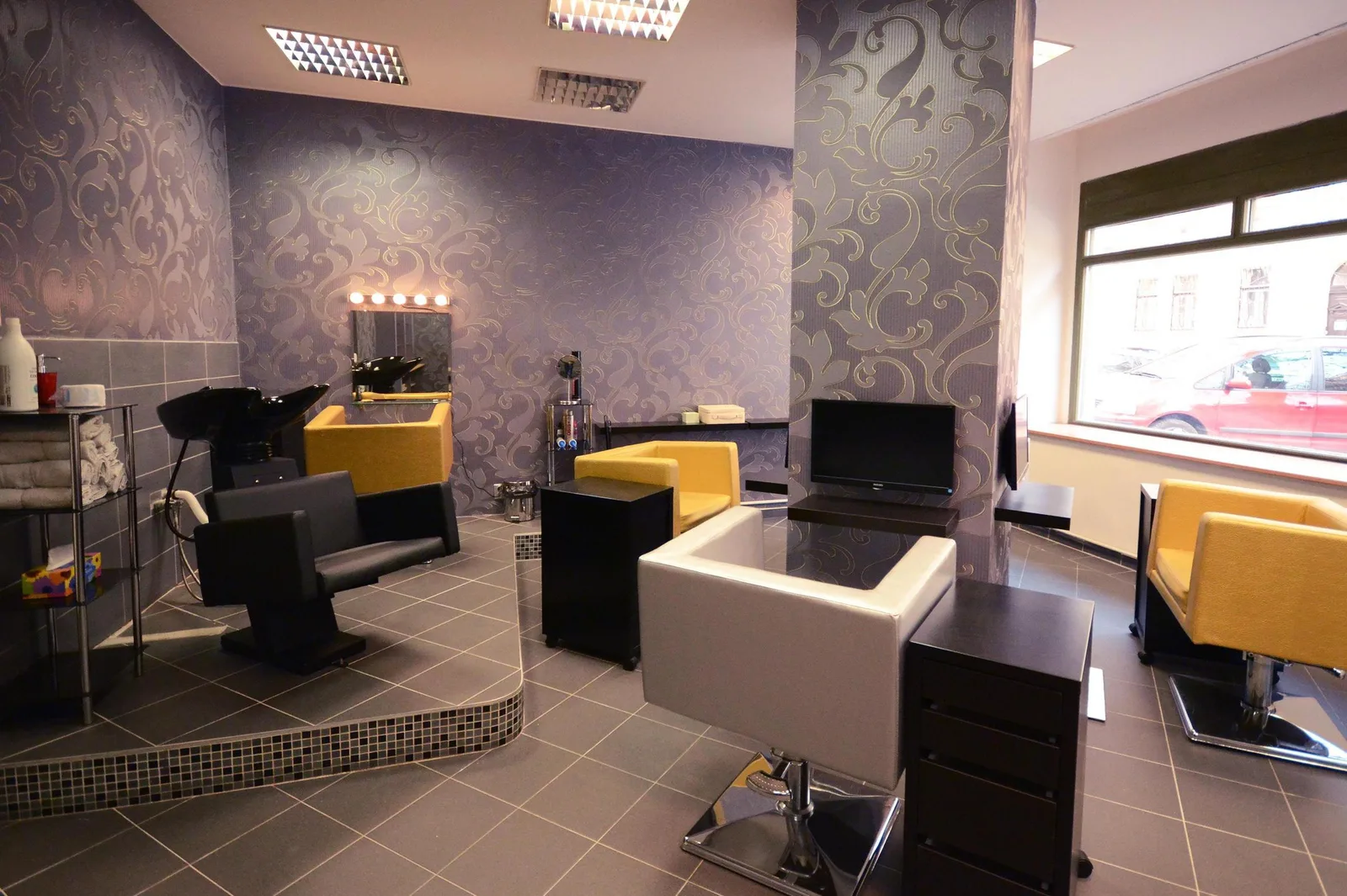 Dlouhovláska - vlasové studio Změnaklepšímu – interiér salonu