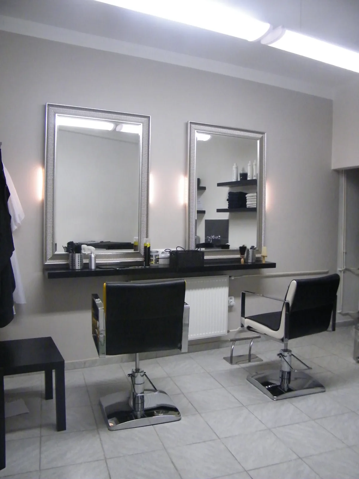 Holič(ka) – interiér salonu