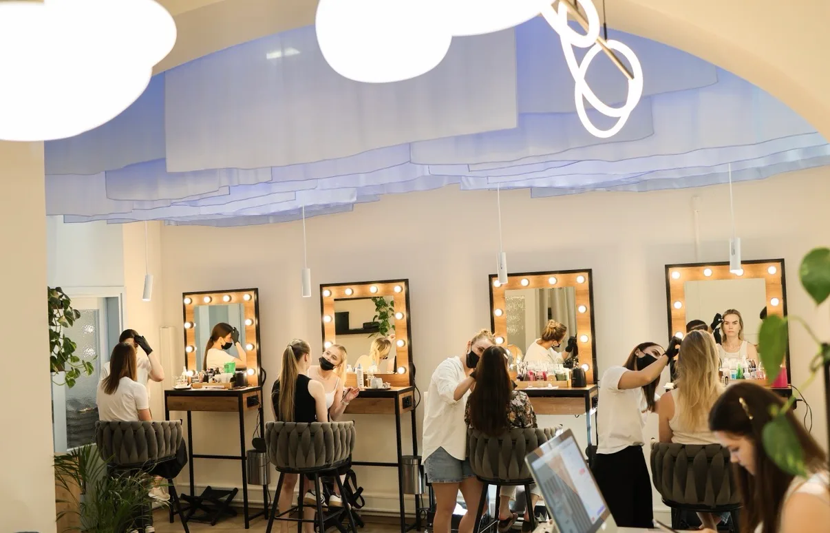 Pavlovska Brow Bar - Obočí a Řasy – interiér salonu
