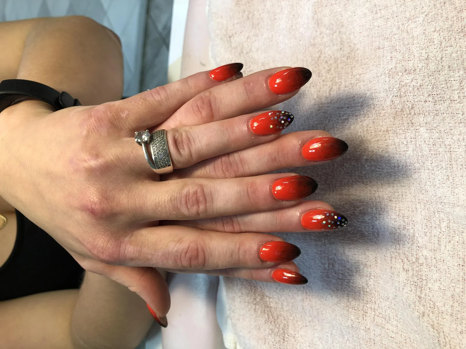 Tvarované kamínky – ukázka práce, Royal Nails - cosmetics - hair