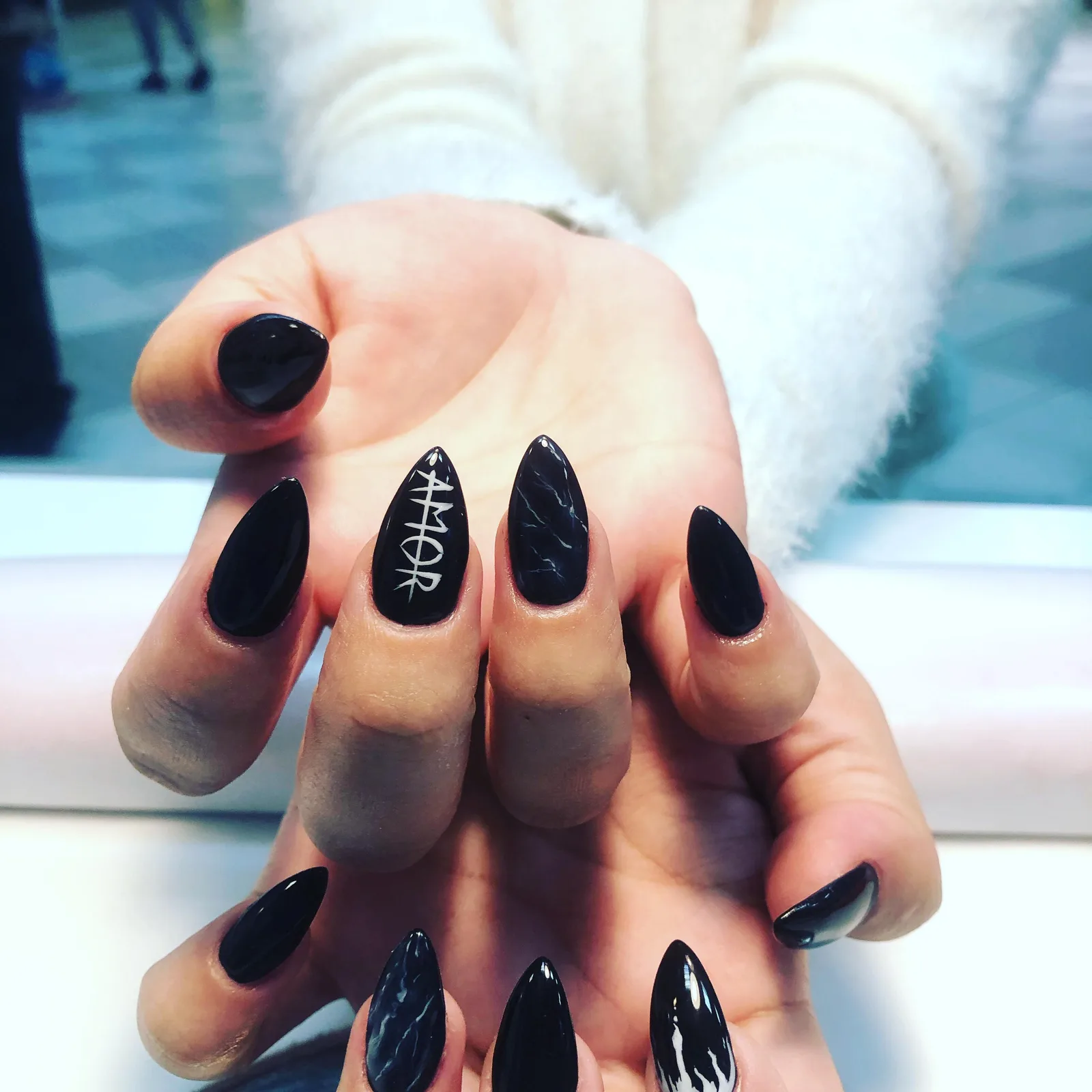 Celé lakování – ukázka práce, Royal Nails - cosmetics - hair