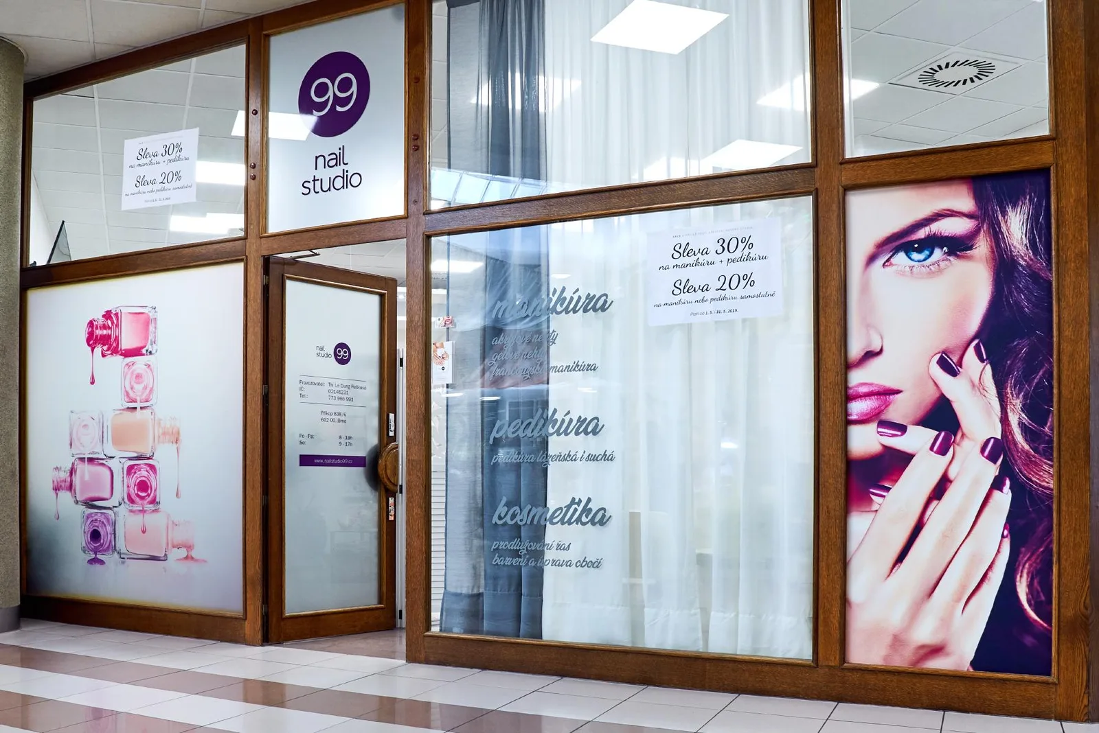 Nail Studio 99 – interiér salonu
