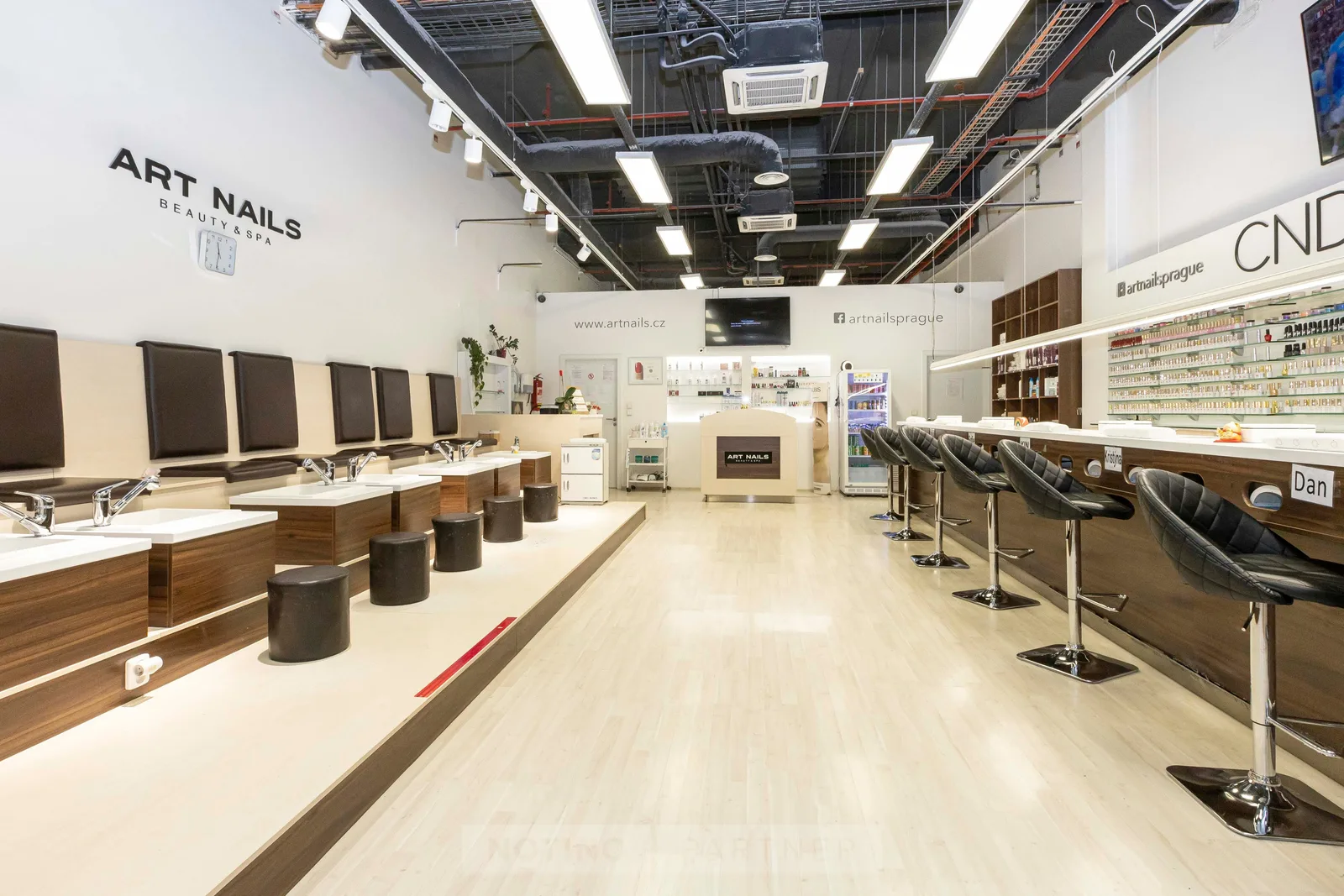 Art Nails Beauty & SPA - Galerie Harfa – interiér salonu