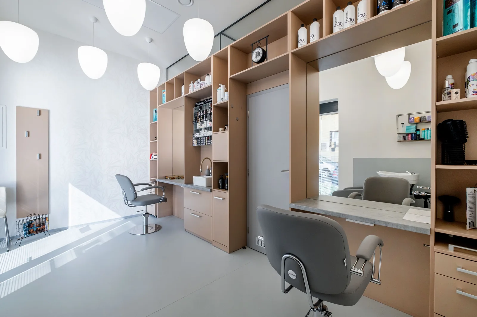 Kadeřnictví Hair Hub s.r.o. Brno, Židenice - kvalitní vlasové služby – interiér salonu