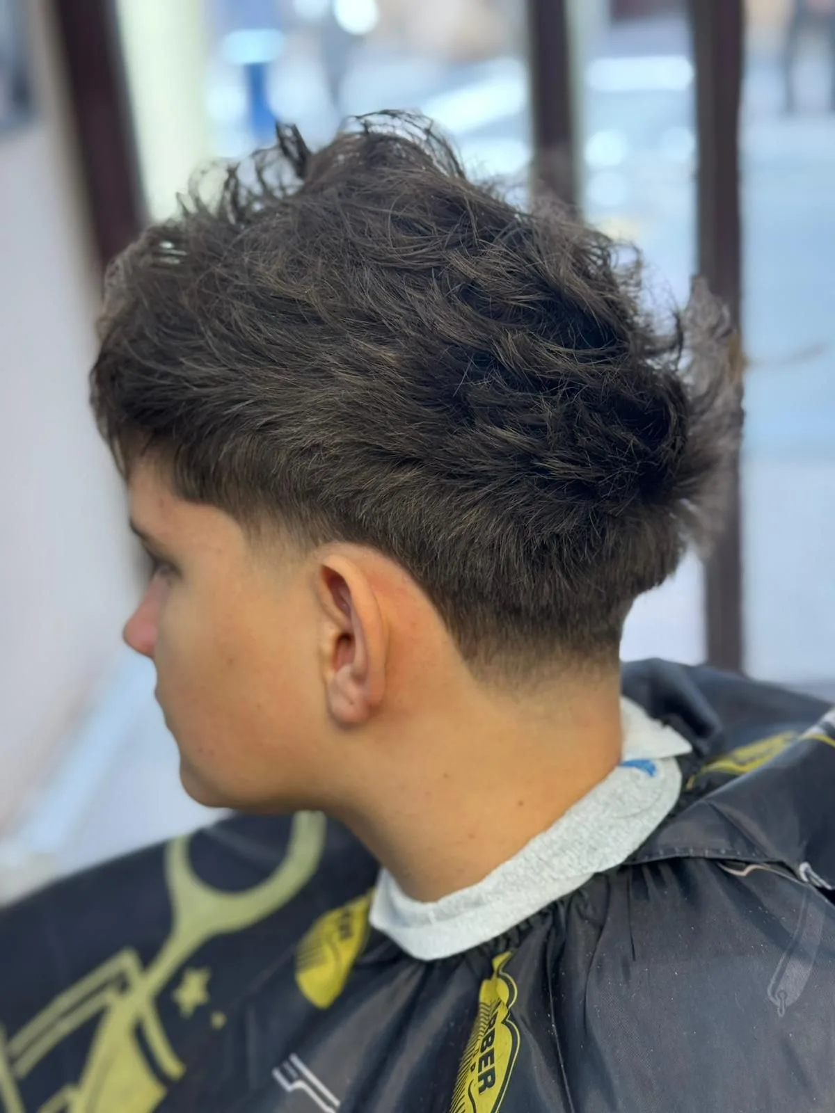 KLASICKÝ STŘIH A ÚPRAVA VOUSŮ STROJKEM – ukázka práce, Mozart Barbershop