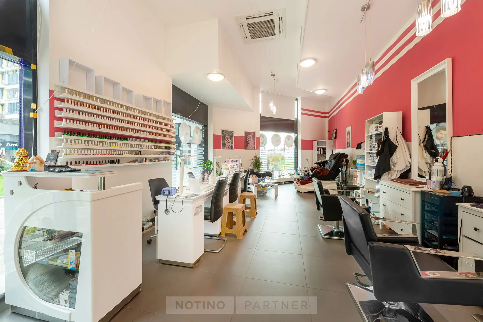 Star Nails & Hair – interiér salonu