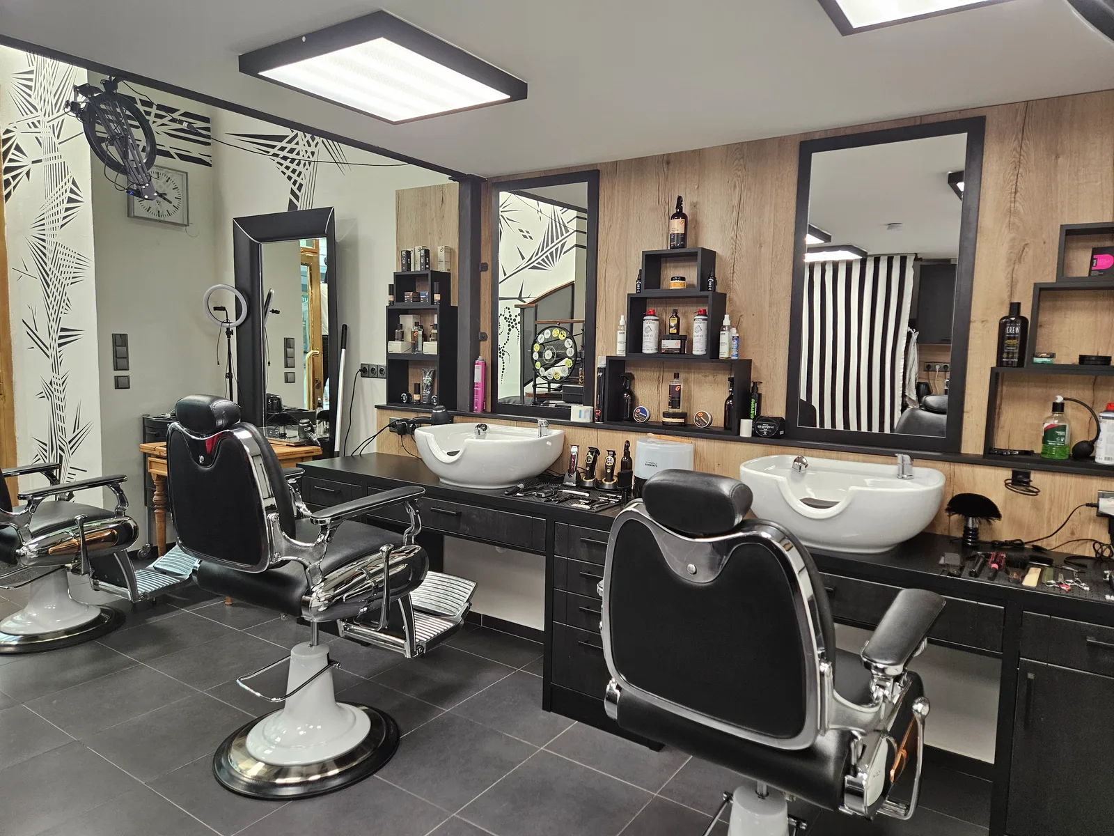 Barbershop Platýz – interiér salonu