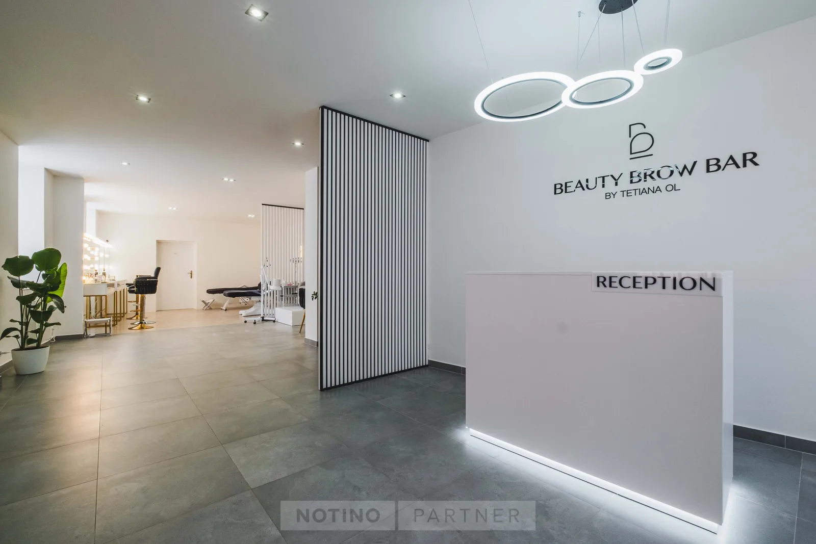Beauty brow bar – interiér salonu