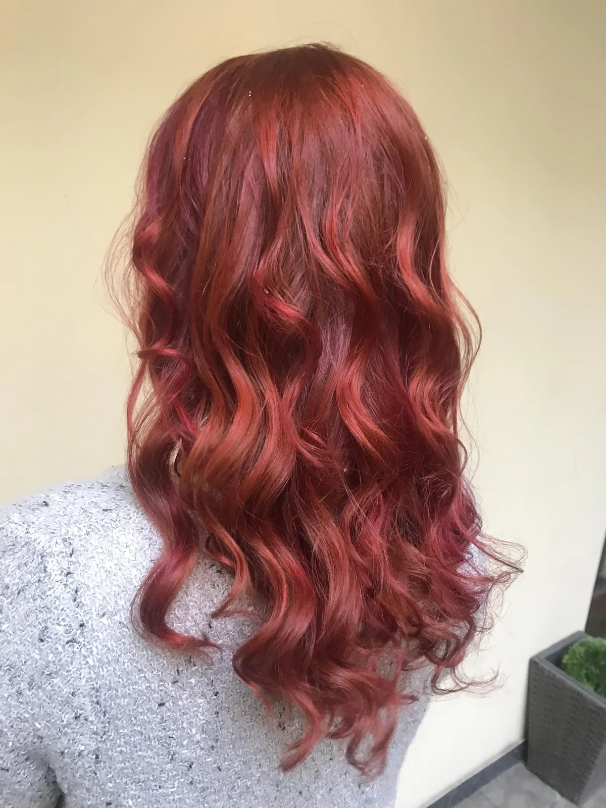 Barvení dlouhé vlasy – ukázka práce, Kadeřnický salon Linda & trichologie