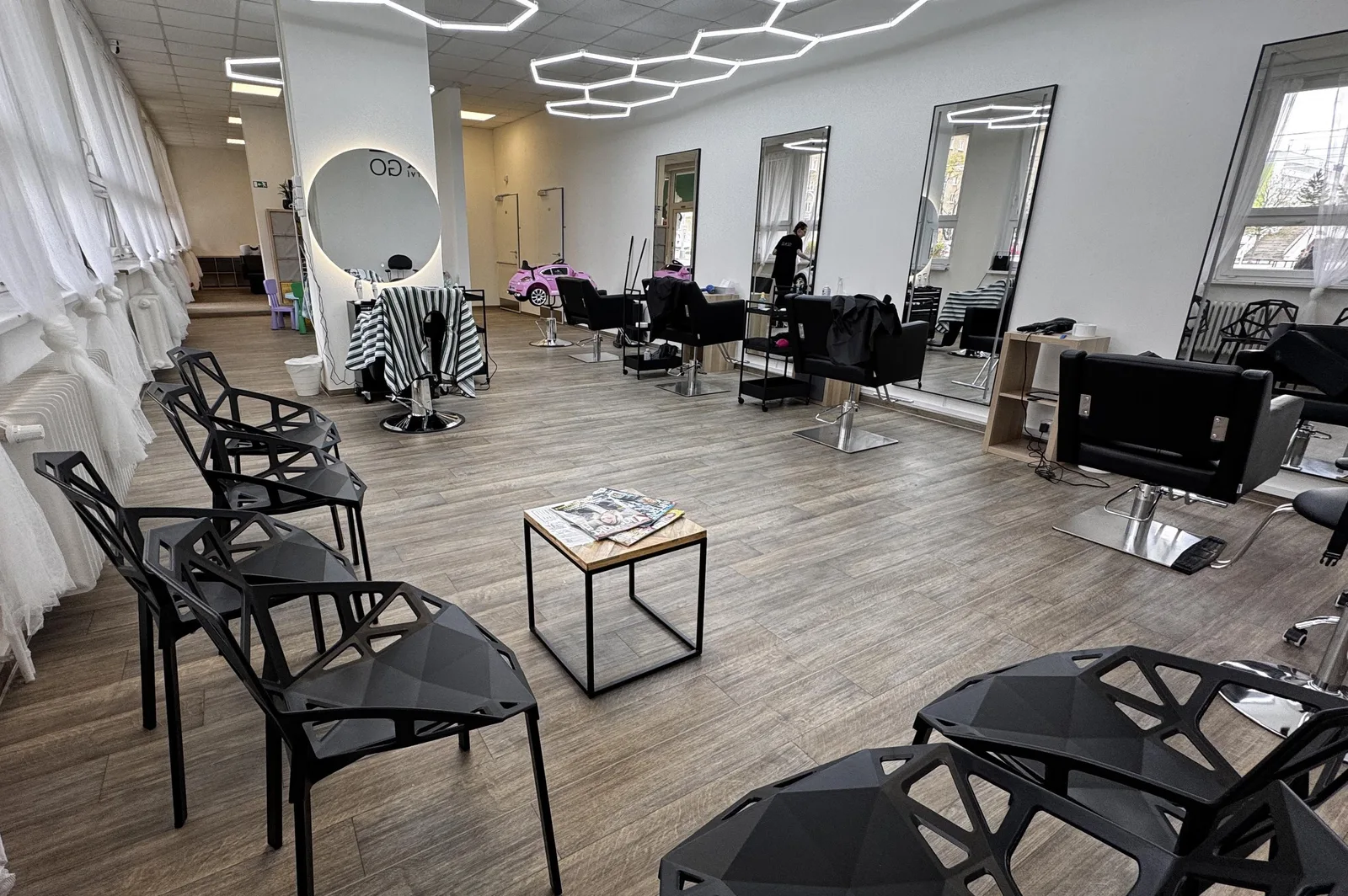 CUT&GO Kadeřnictví pánské a dětské i dámské (Brno - Kounicova) – interiér salonu