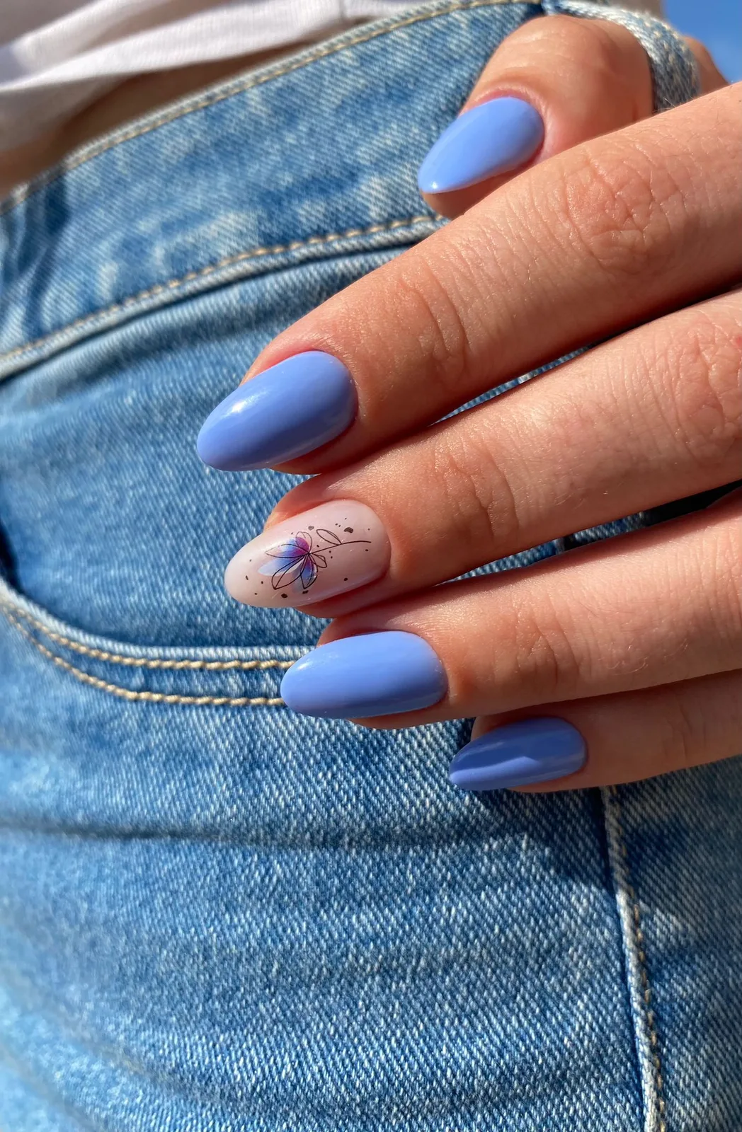 Nálepky, kamínky, obrázky, folie, stamping, třpytky – ukázka práce, L’ AVION Beauty Salon manikúra a kadeřnictví Plzeň