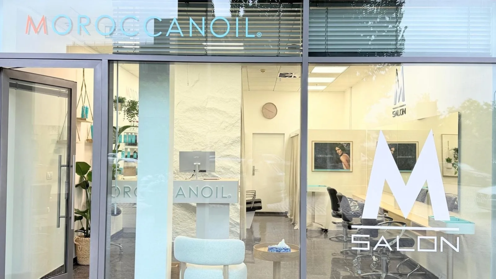 M SALON Holandská – interiér salonu