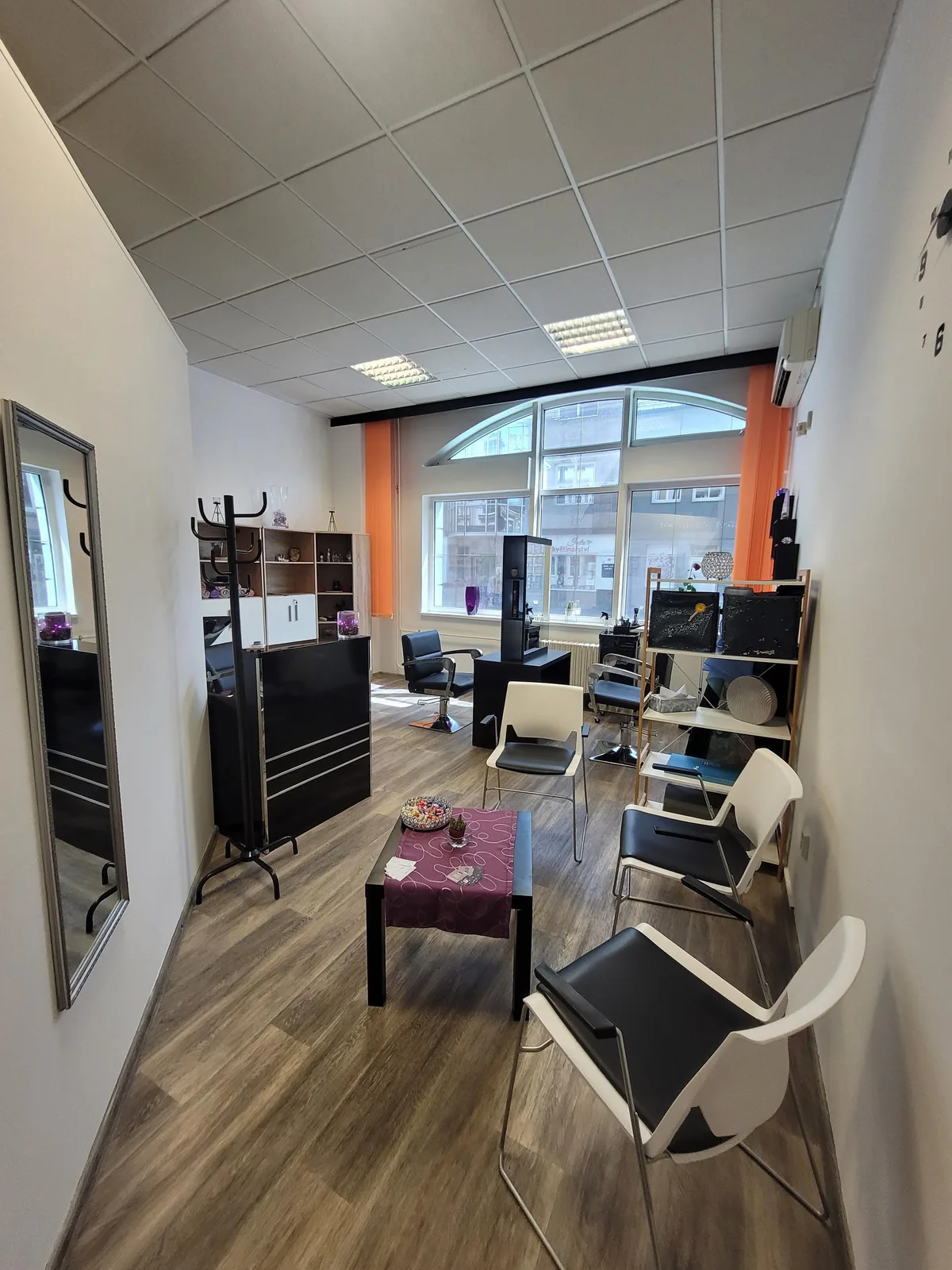 Salon M.H. – interiér salonu