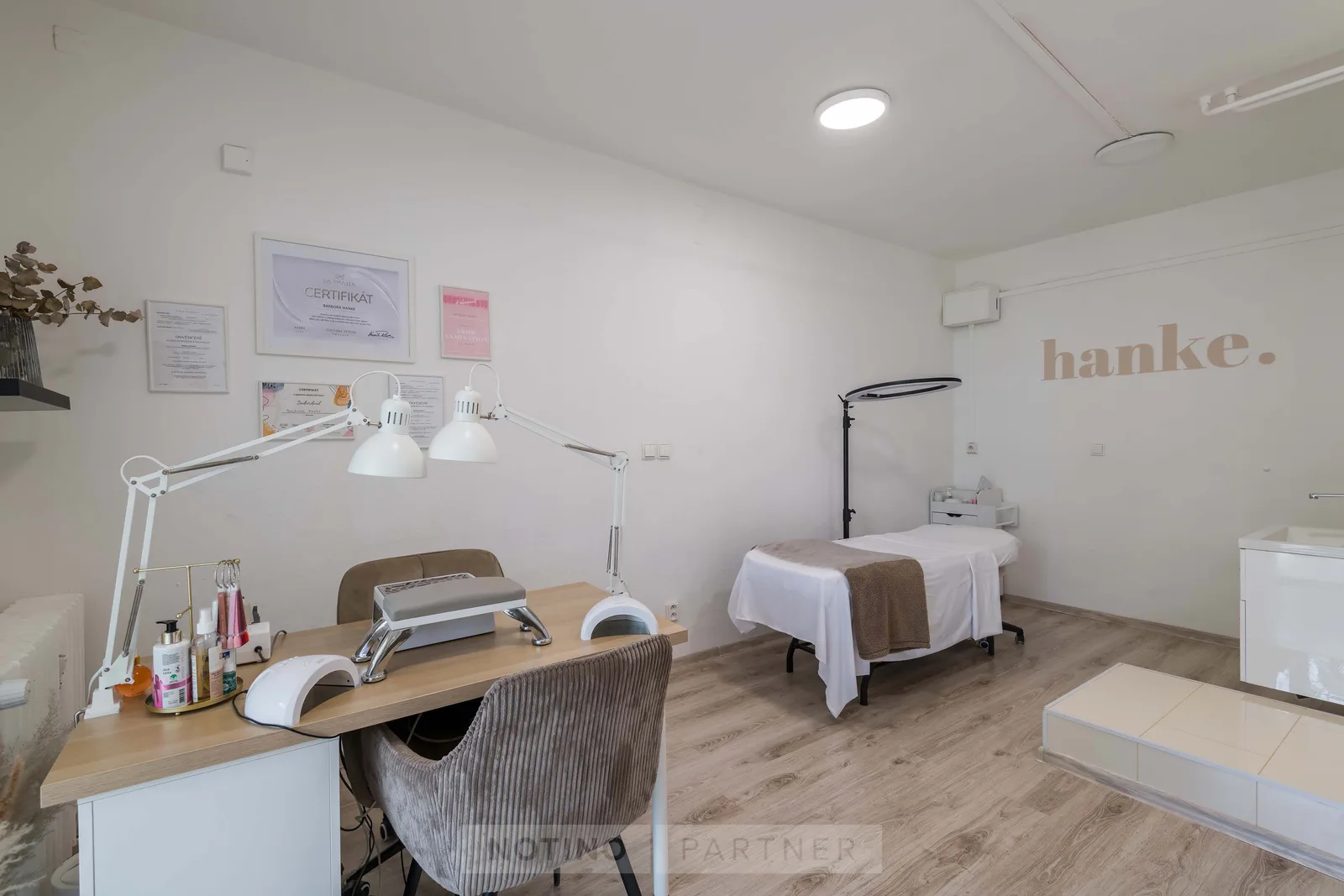 Hanke Beauty I Permanentní make-up I Manikúra, Laminace obočí I by Barbora Hanke – interiér salonu