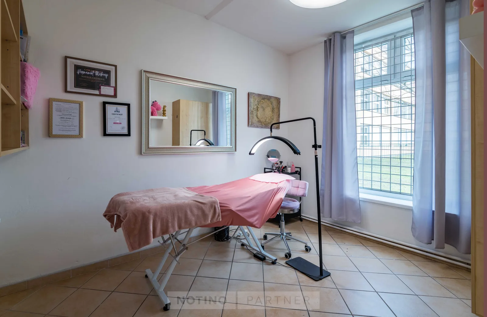 KRETKOVA PERMANENT - Permanentní make-up – interiér salonu
