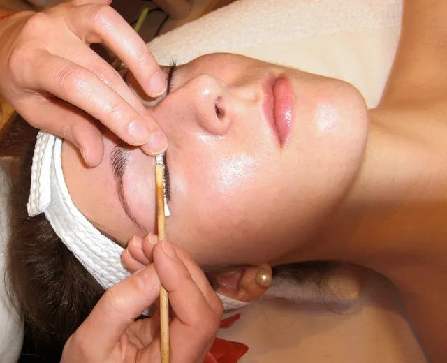Tvarování obočí (i samostatně) – ukázka práce, Kosmetický salon Vivijana