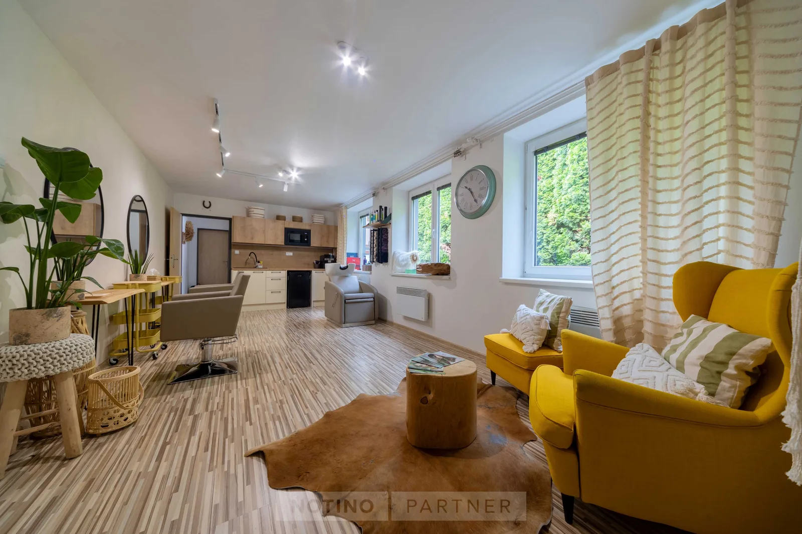 KB Hair Studio – interiér salonu