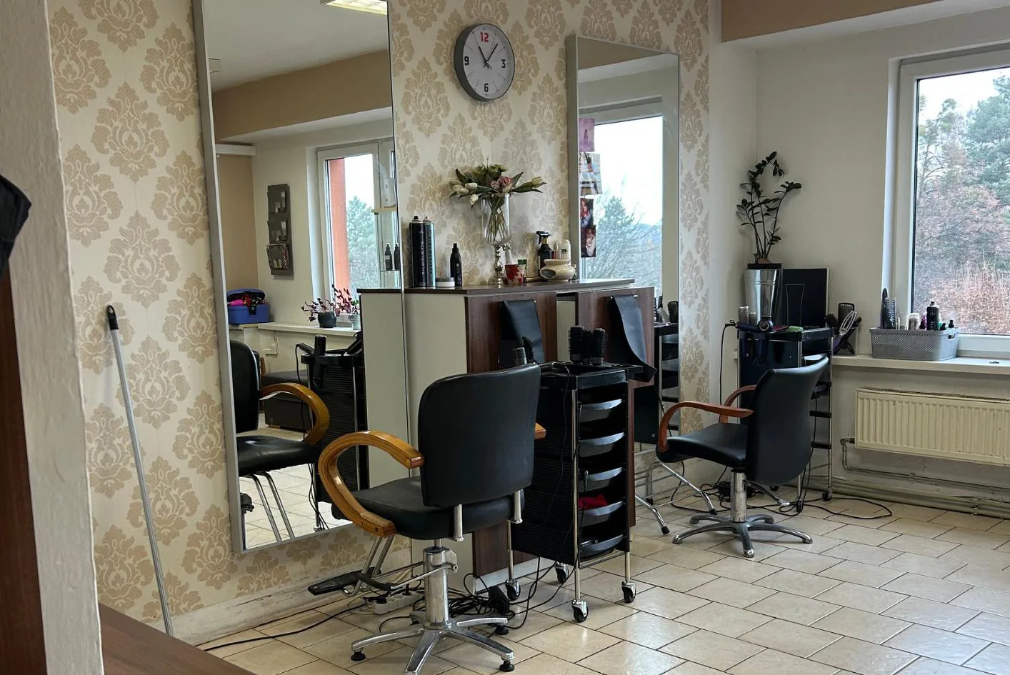 KN - hair studio – interiér salonu