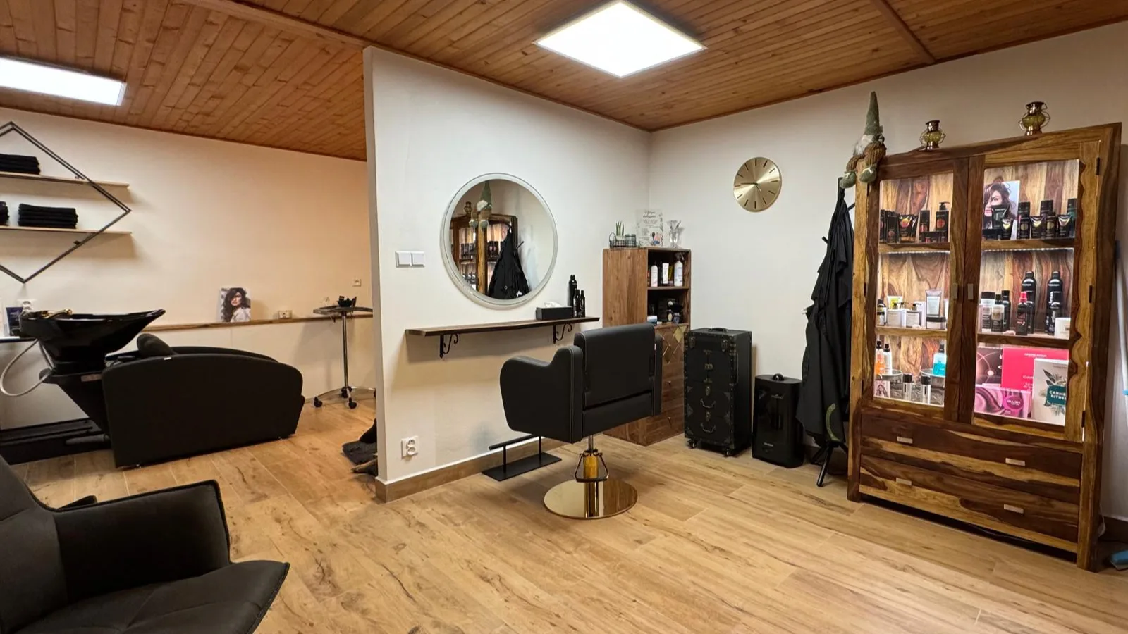 Tereza Kuralová - Hairstylist - lash artistka – interiér salonu