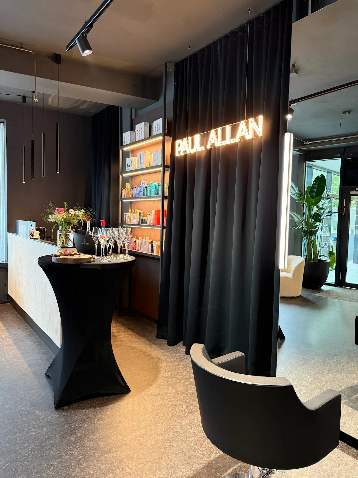 Paul Allan Hair Design – interiér salonu
