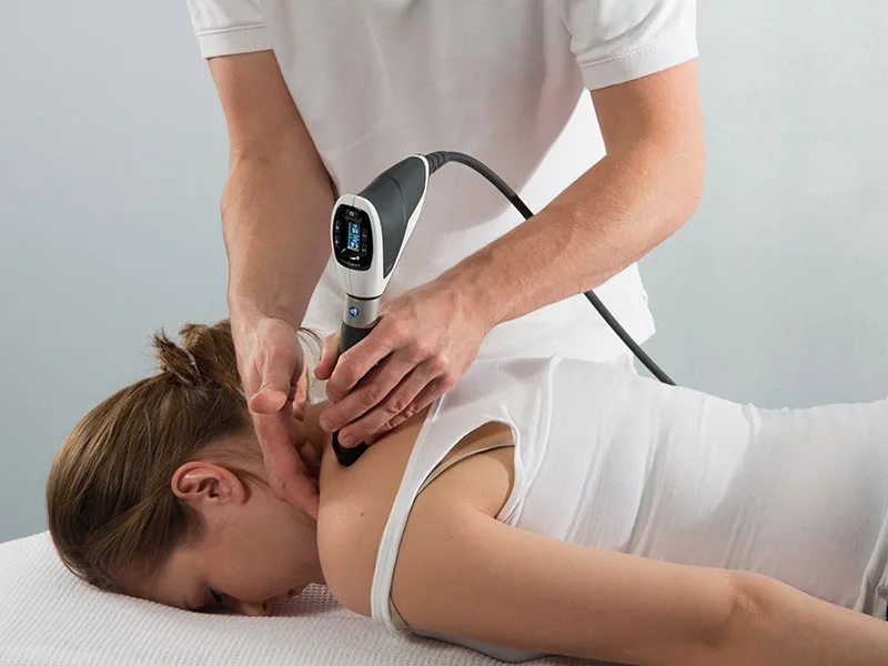 Trigger points na obou dolních končetinách (kombinace RRV + FRV) – ukázka práce, KLINIKA RÁZOVÉ VLNY s.r.o.