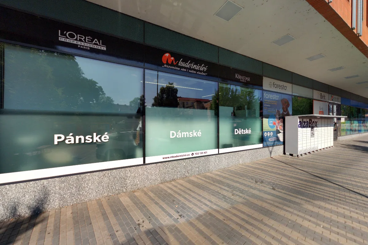 M - KADEŘNICTVÍ OC Atrium – fotografie salonu