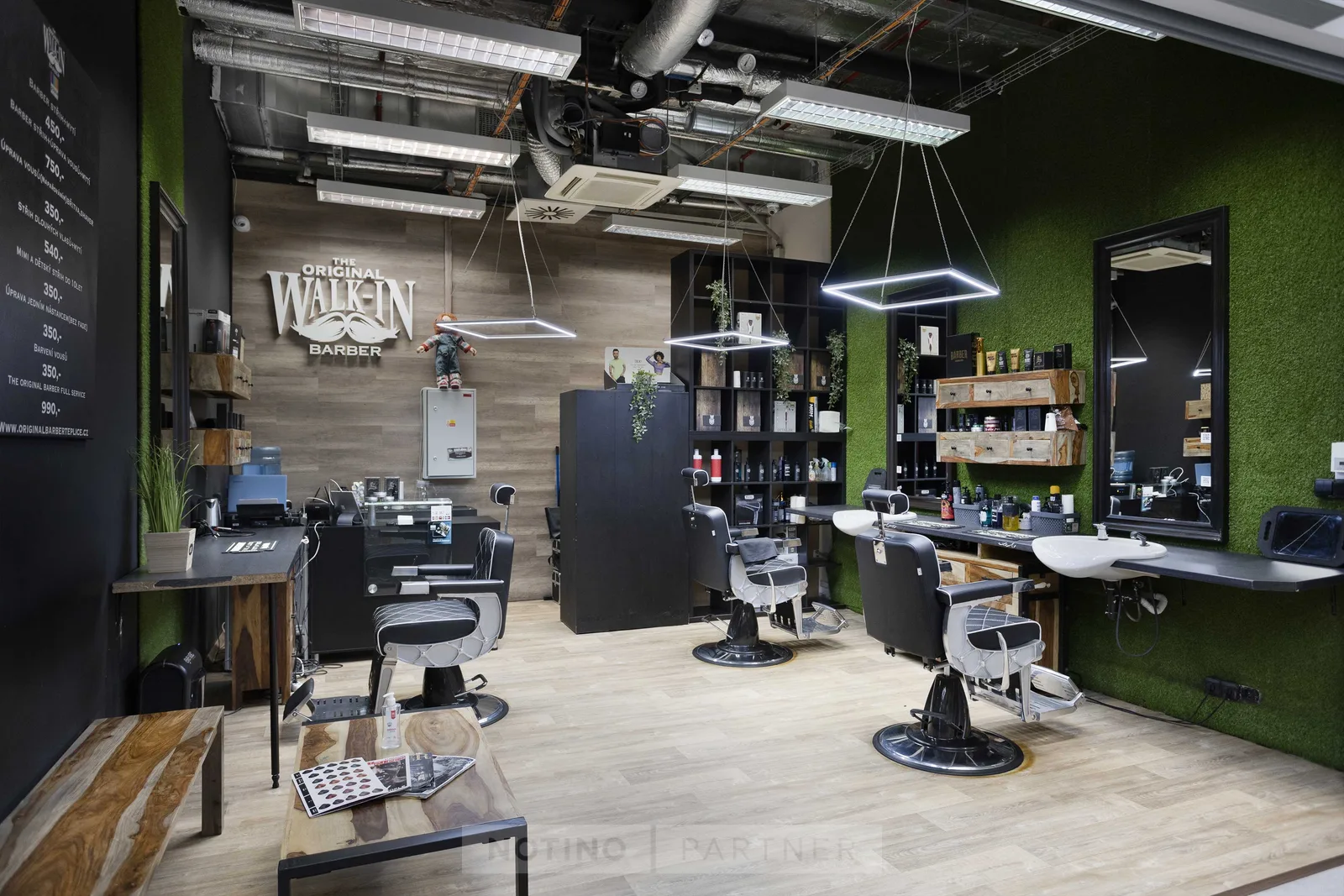 The Original Walk-In Barber Shop - OC Galerie - Teplice – interiér salonu