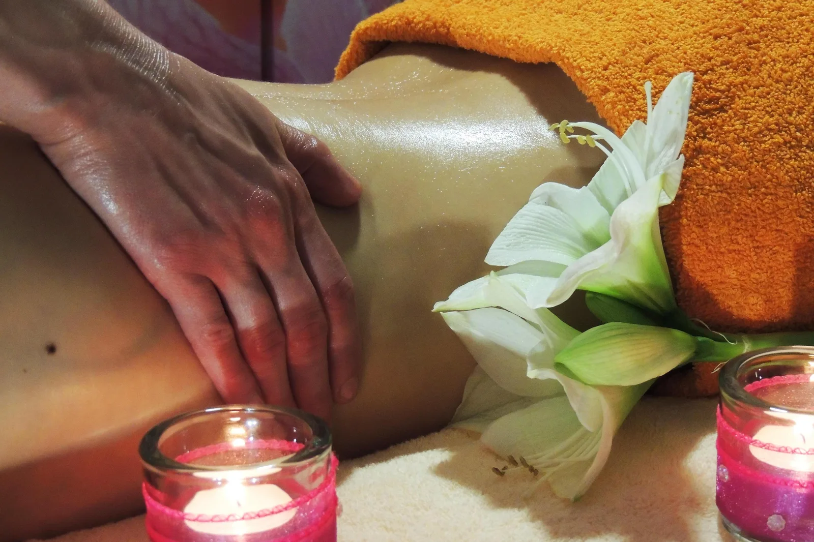 Lena Břoušková - masáže a bodywork – ukázka práce