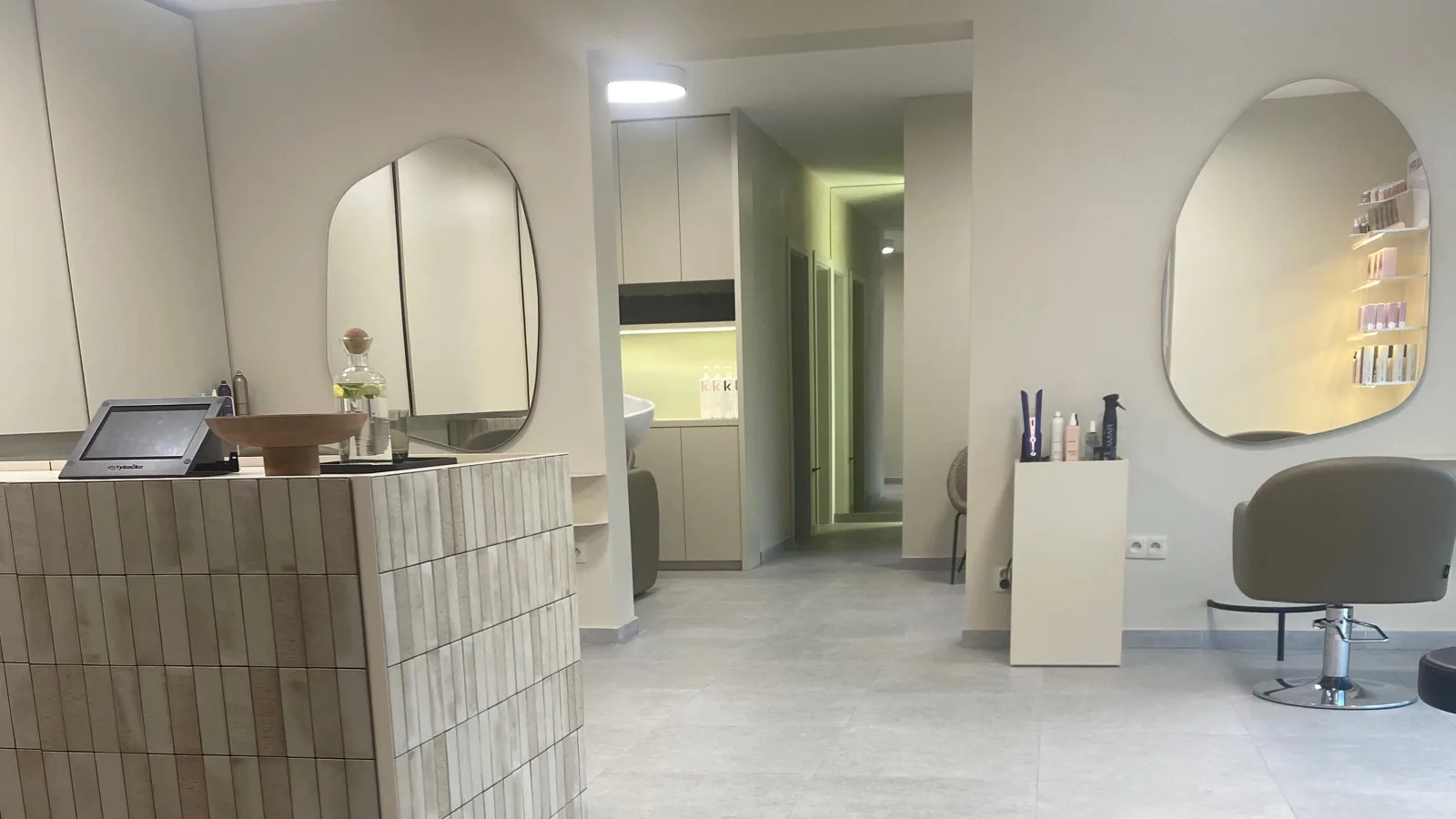 Na Vlásku - Líbeznice – interiér salonu
