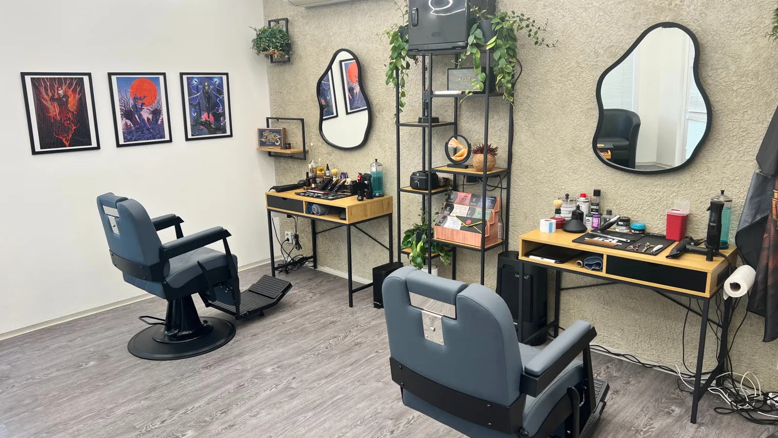 Alfas - Alfa men's studio – interiér salonu