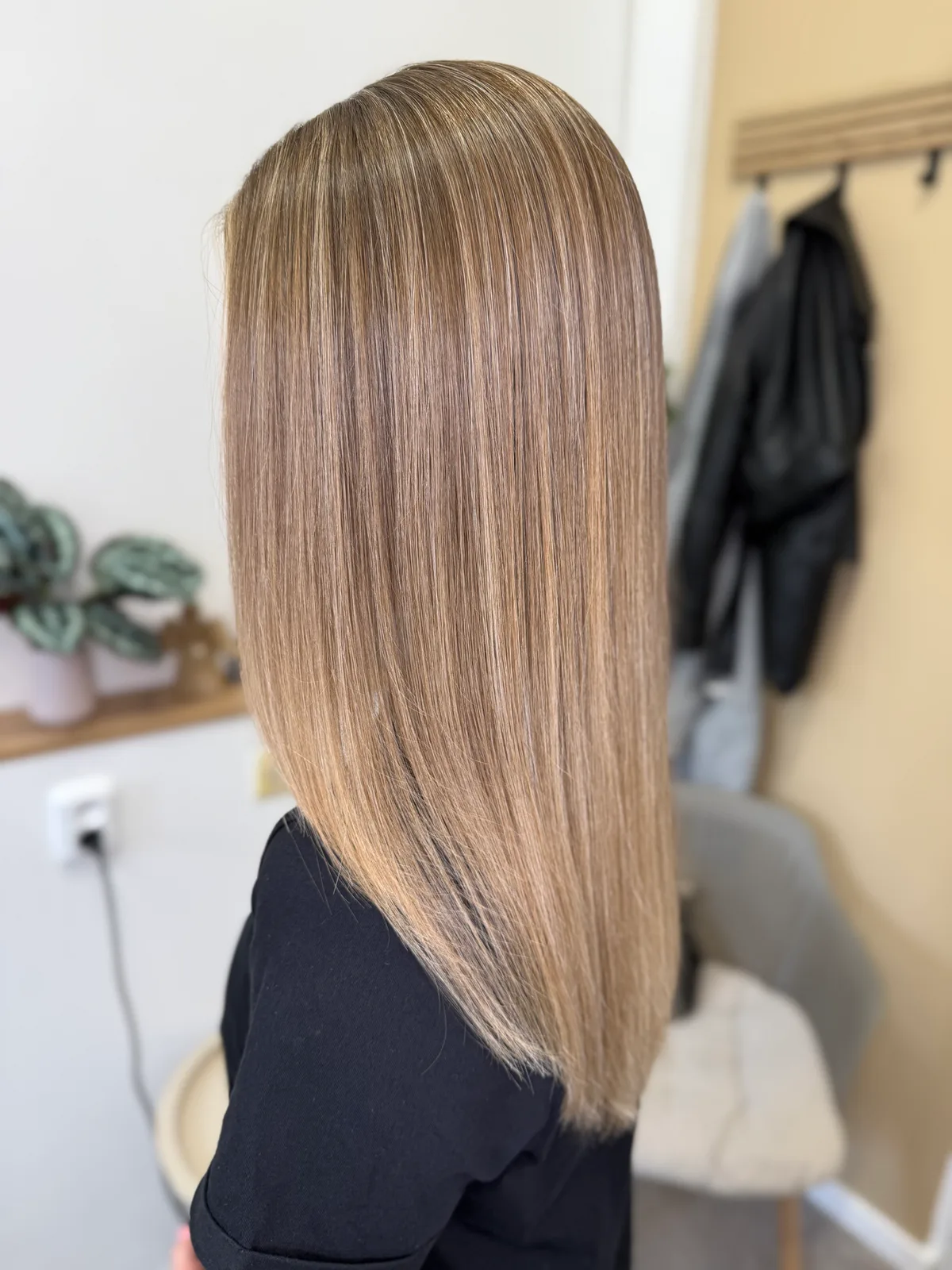 Melír - základní ( mytí, masáž hlavy a šíje, střih, foukaná, styling ) – ukázka práce, Vlasový Ateliér Mělník