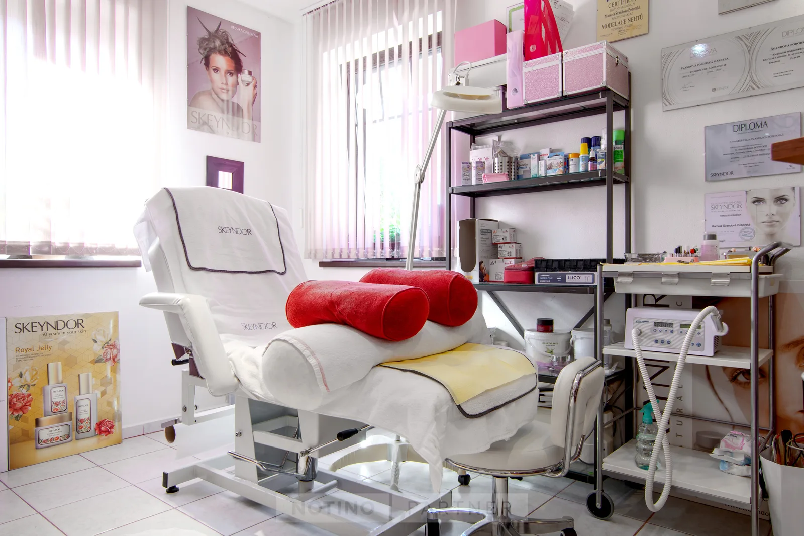 Přístrojová pedikúra medicinální TobNel Klára Poborská – interiér salonu
