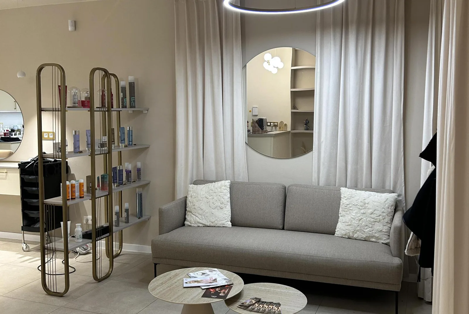 The one body Cheb – interiér salonu