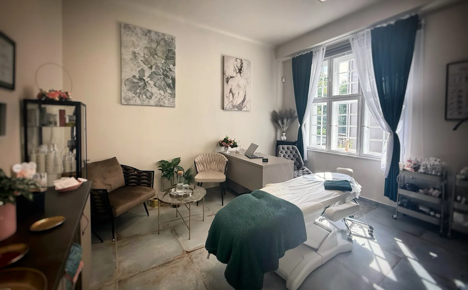 Reborn studio- kosmetika ve vile – interiér salonu