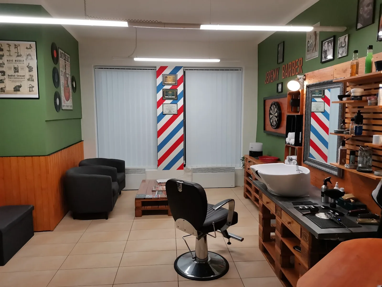 Jeremy barber shop – interiér salonu