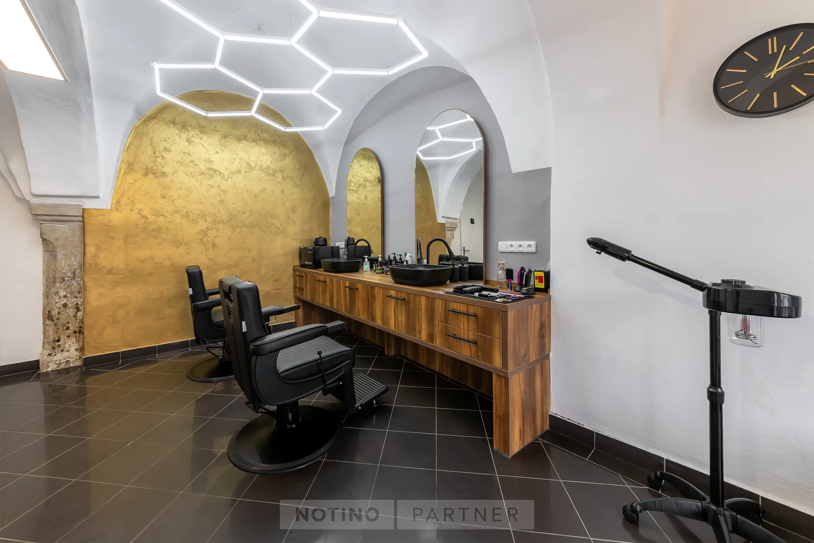Bulldog Barber by Anet Ivančice – interiér salonu