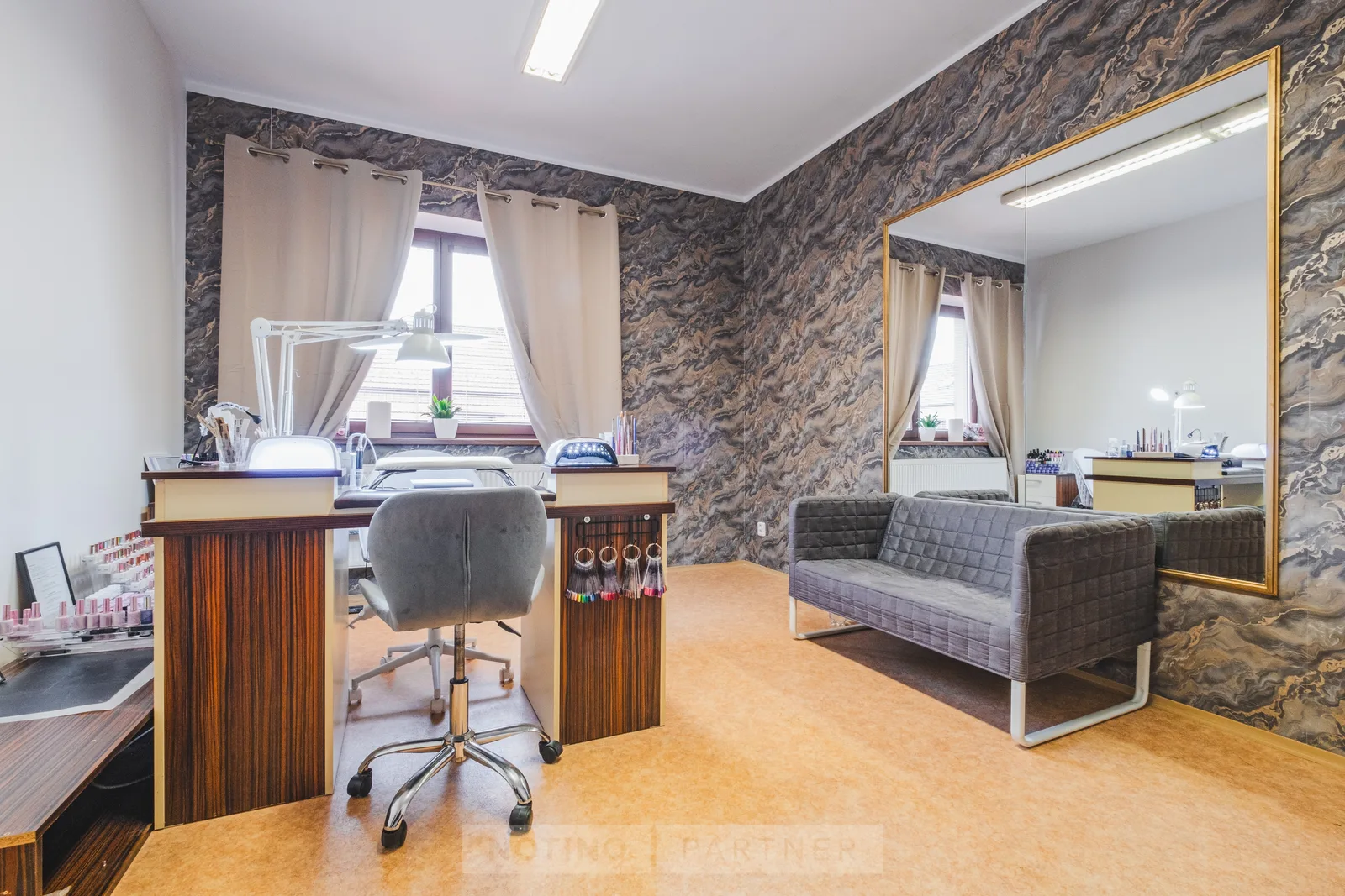 Nehty od Lucky – interiér salonu