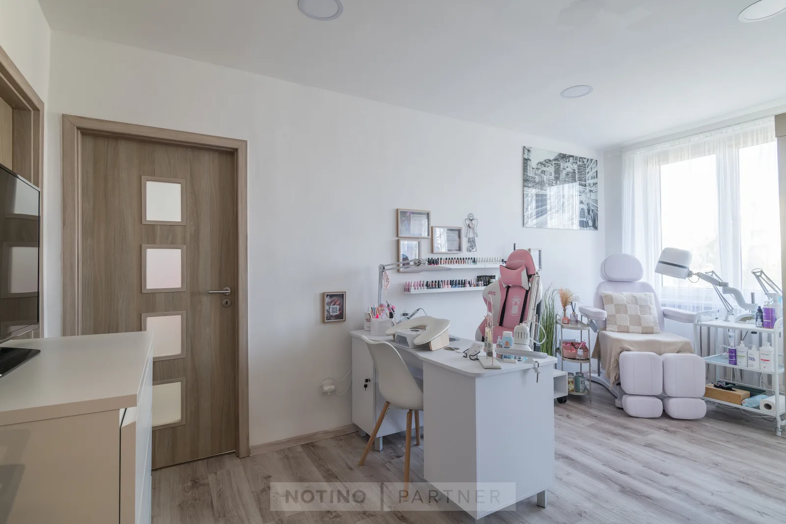 Nehtová modeláž a pedikúra Petra Ježová – interiér salonu