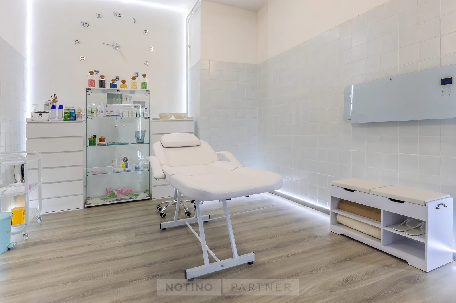 Yanin dotek – interiér salonu