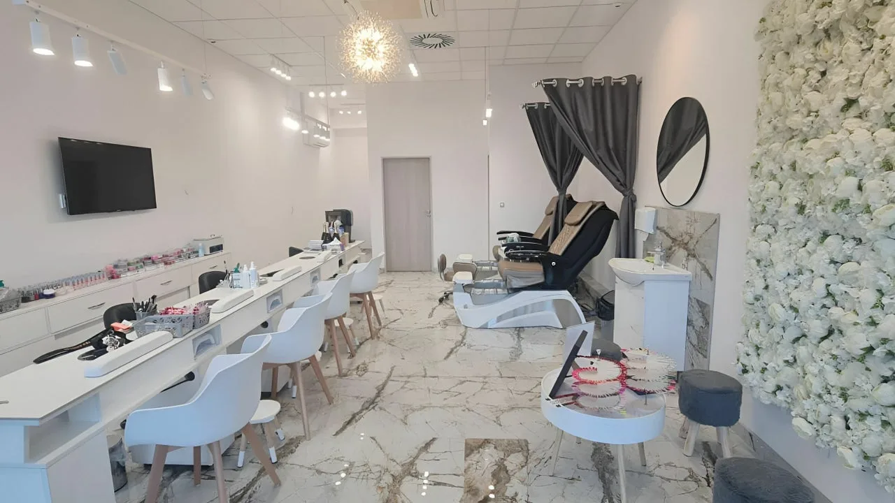Hana Nails Lab OC Aventin Jihlava (Nehtové Studio) – interiér salonu