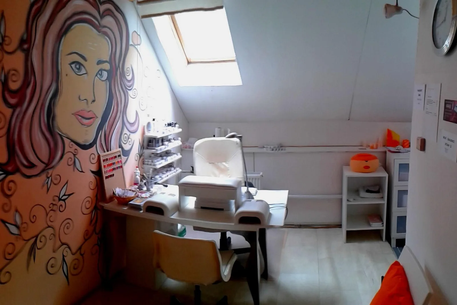 NEHTOVÉ STUDIO Radka Řezníková – interiér salonu