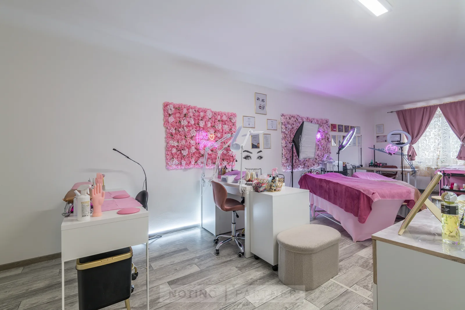 KaroliBeauty – Kosmetika, Manikúra & Permanentní Make-Up Valašské Meziříčí – interiér salonu