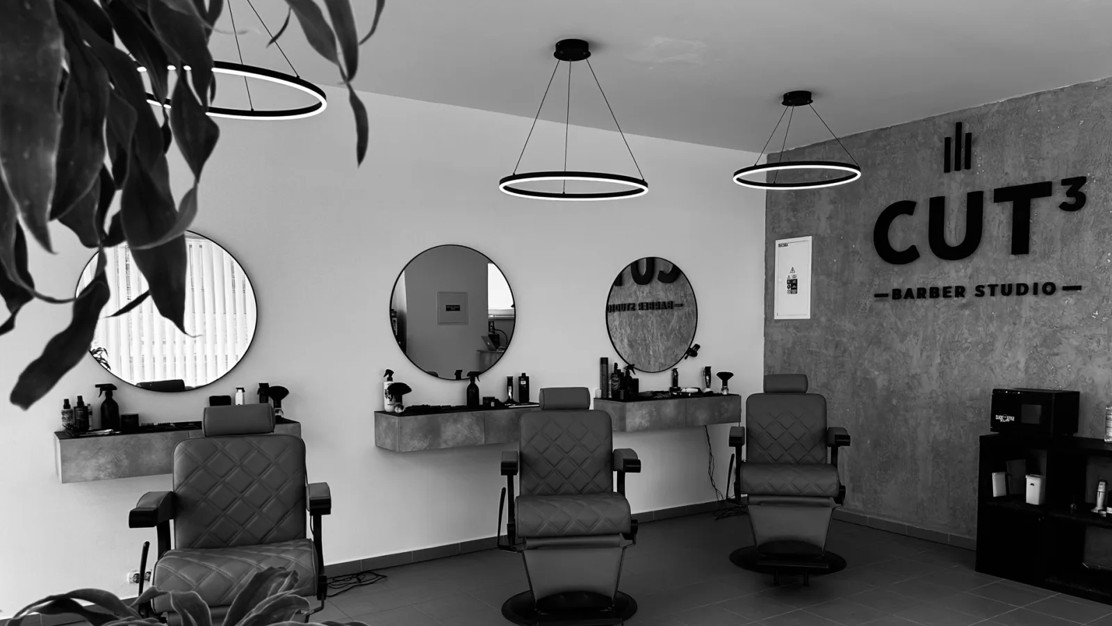 CUT3 barber studio – interiér salonu