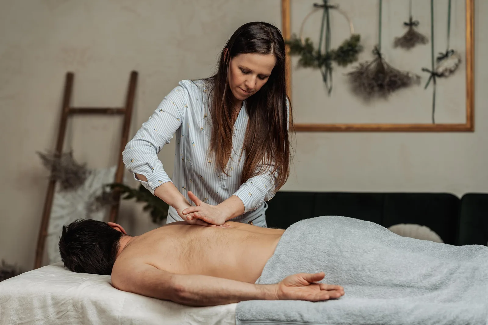 Masáž 60 min. – ukázka práce, Masáže Martina Čandová