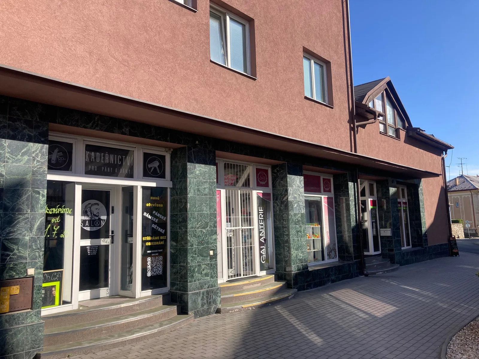 Salon Street 10 – fotografie salonu