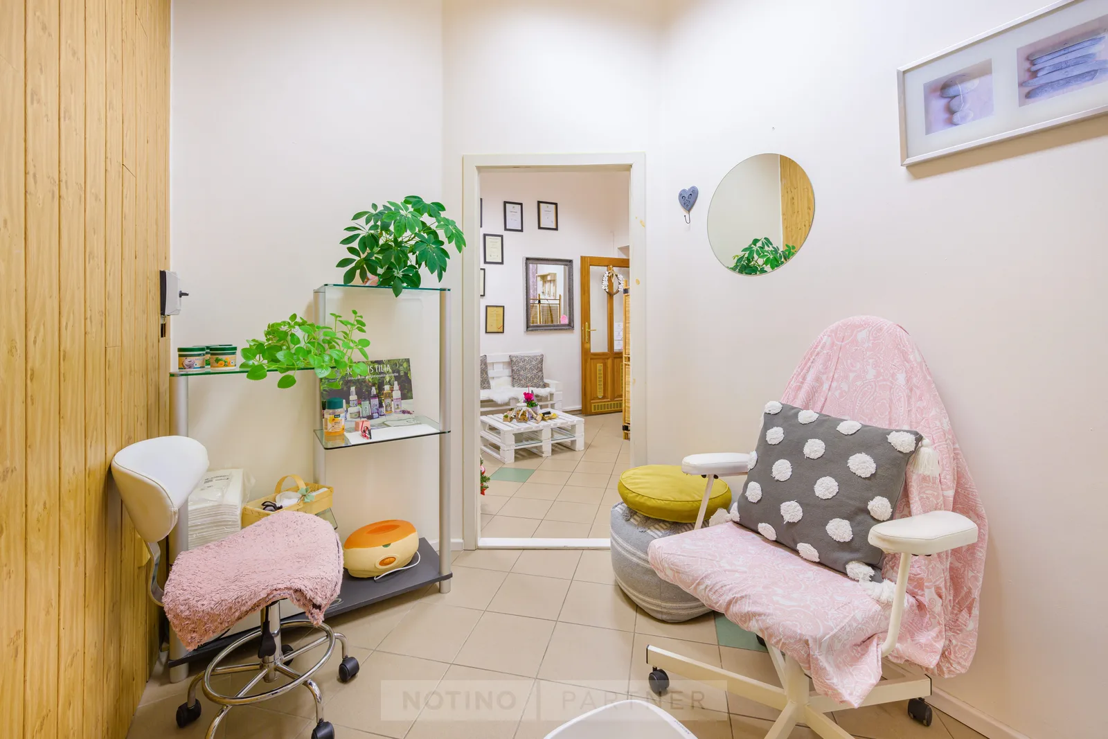 Přístrojová suchá pedikúra Eva Nováková – interiér salonu