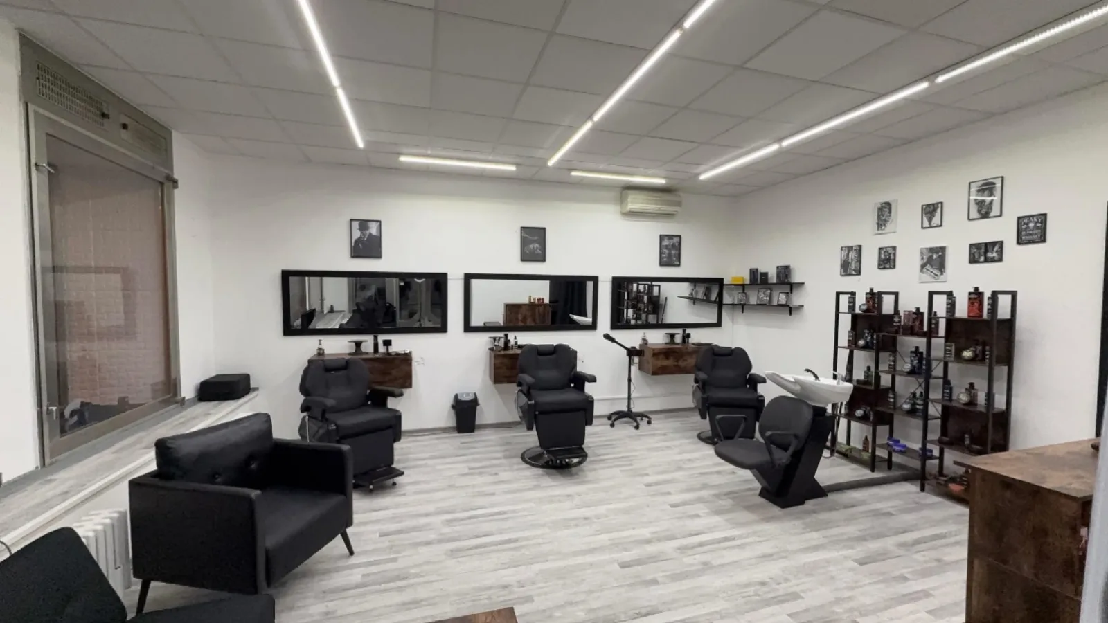 L&A Cut Barber Shop – interiér salonu