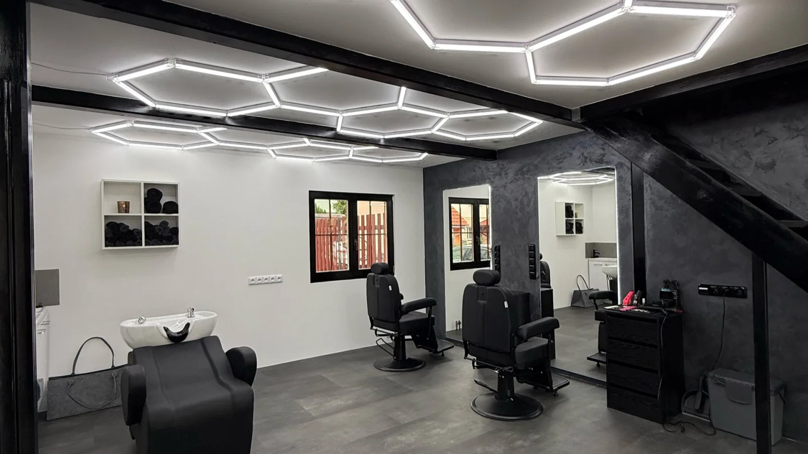Guitti’s Barber – interiér salonu